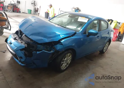 2018 Toyota Yaris Ia из США, поврежденный, VIN 3MYDLBYV2JY329196